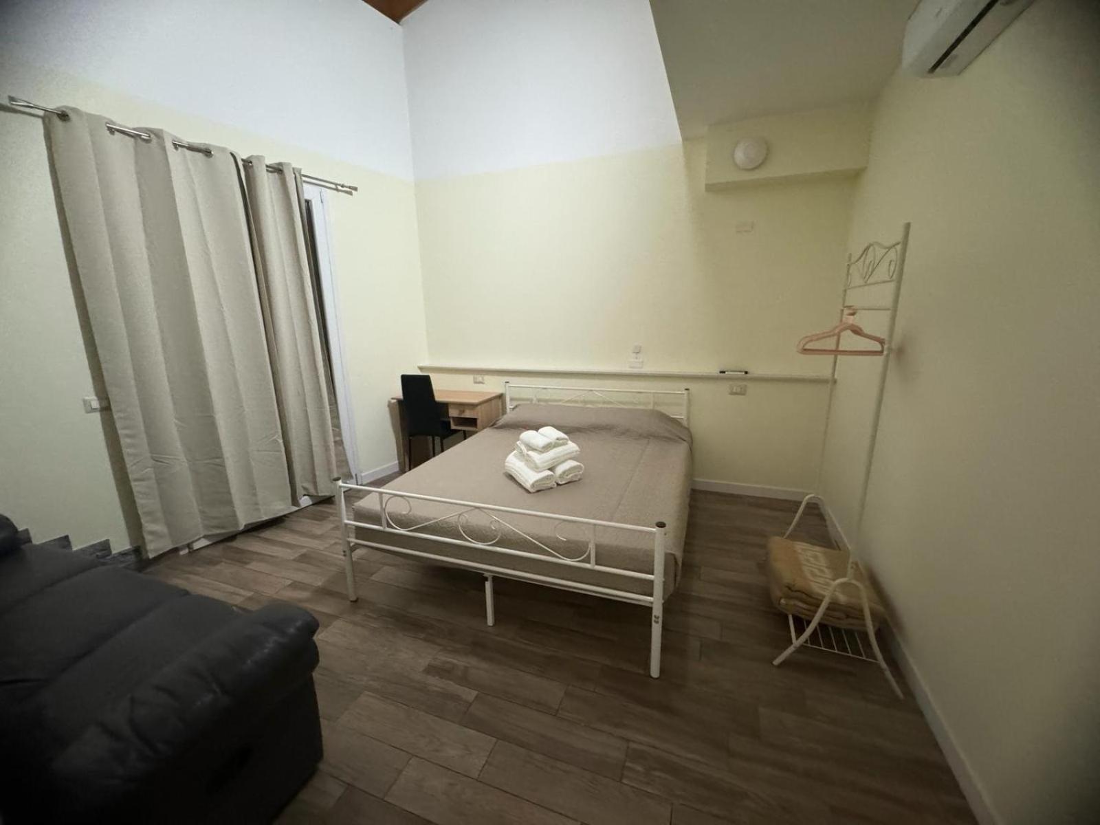 Park 20 Guest House Azzate Exterior photo